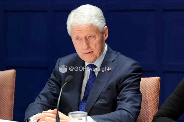 Ông Clinton nói ông Trump từng nhắc đến 