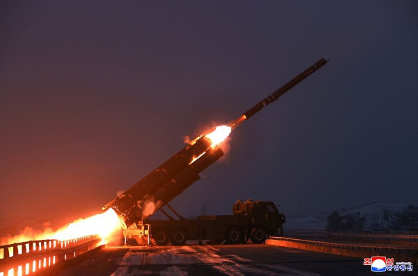 Ông Kim Jong-un thị sát tập trận tên lửa hành trình chiến lược