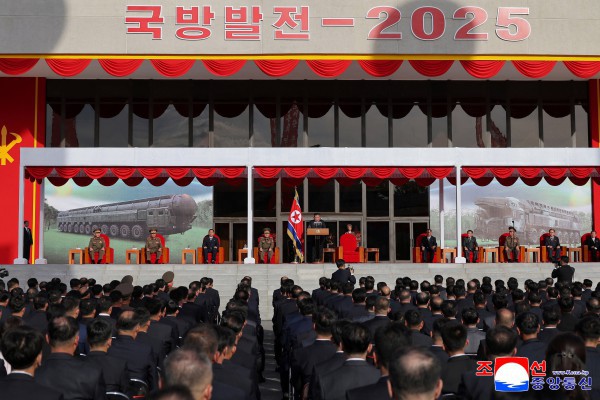 Ông Kim Jong-un tuyên bố chuẩn bị có thêm biện pháp quân sự mới Ông Kim Jong-un tuyên bố chuẩn bị có thêm biện pháp quân sự mới