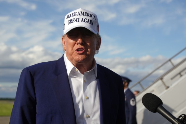 Ông Trump cáo buộc sinh viên nước ngoài tại Harvard chiếm suất của sinh viên Mỹ
