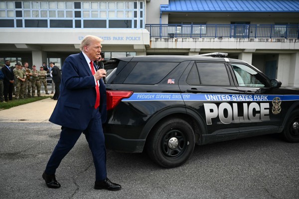 Ông Trump tuyên bố cùng cảnh sát tuần tra thủ đô Washington D.C