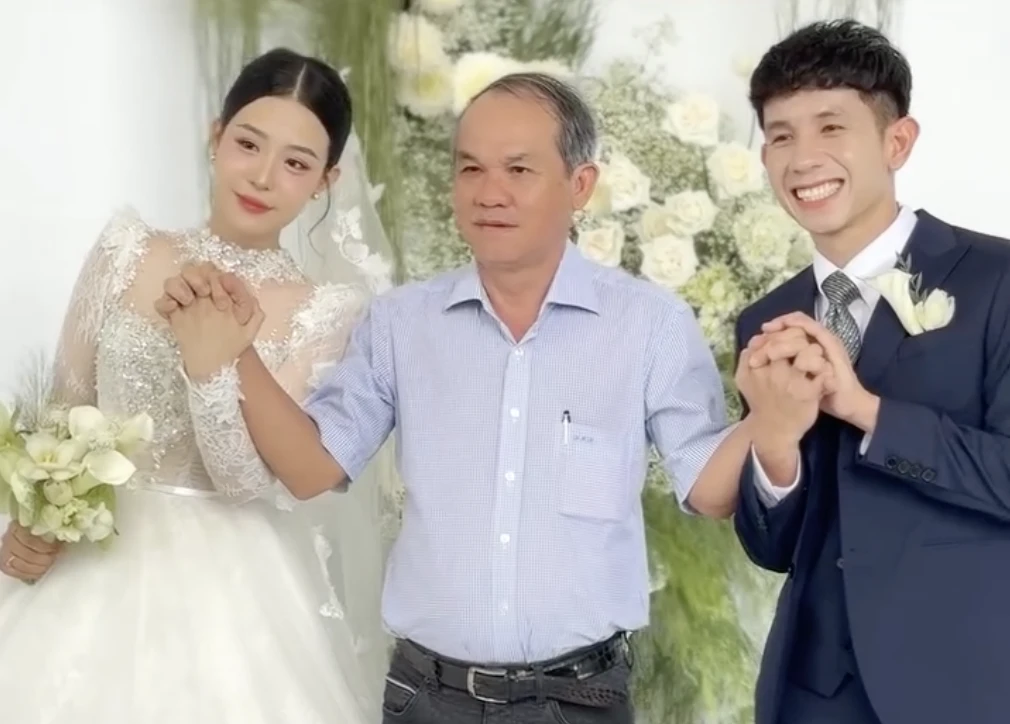 Bầu Đức dự đám cưới của cựu sao HAGL Bầu Đức dự đám cưới của cựu sao HAGL