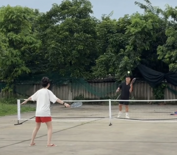 Gia đình Quang Hải chơi pickleball cực vui: Nhân vật này khiến dân mạng 