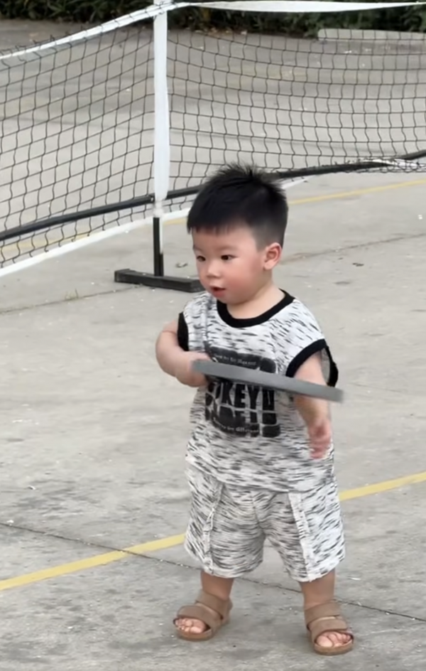Gia đình Quang Hải chơi pickleball cực vui: Nhân vật này khiến dân mạng 