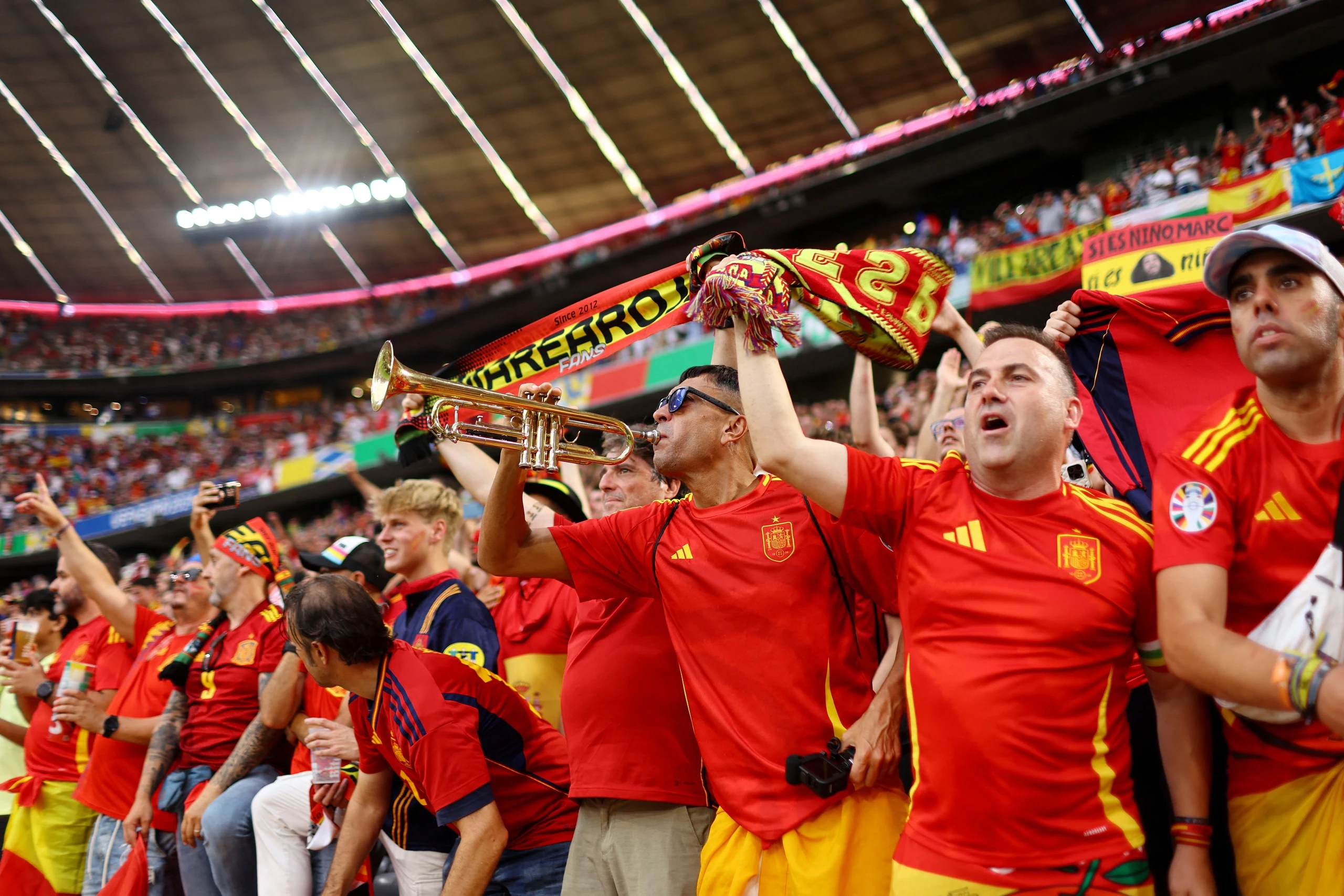 Giá vé chung kết kinh hoàng hơn 2,1 tỉ đồng/cặp, báo Tây Ban Nha: UEFA dối trá