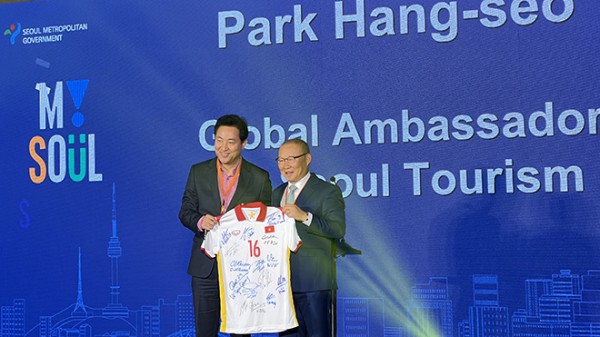 HLV Park Hang Seo nhận vinh dự đặc biệt từ thành phố Seoul