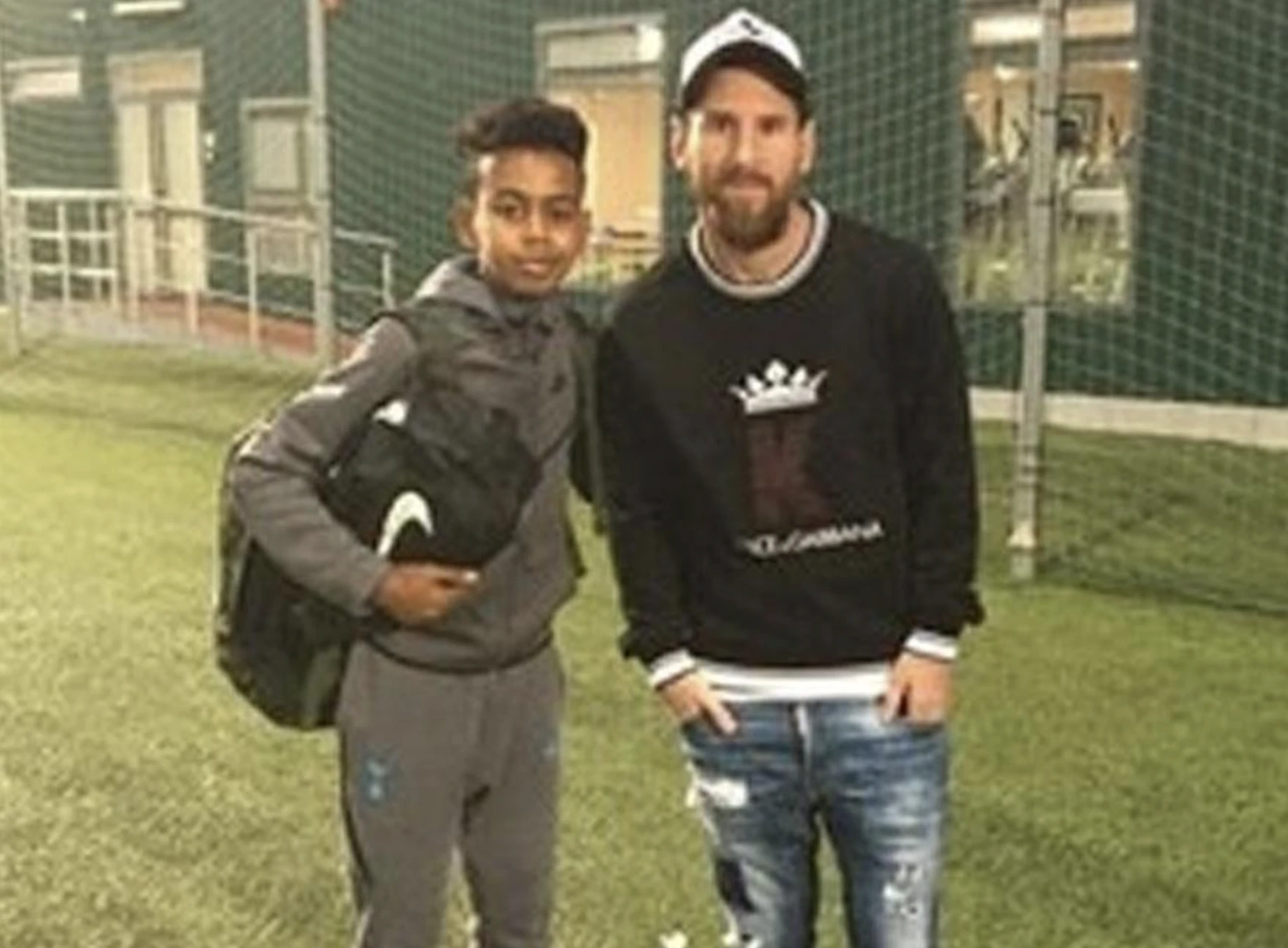 Hé lộ lý do bức ảnh Messi, Lamine Yamal gây sốt