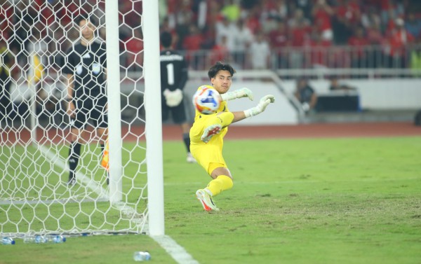 Thủ môn U.23 Thái Lan cầu cứu vì lũ lụt nghiêm trọng: ‘Cha mẹ tôi bị mắc kẹt, mất liên lạc…’