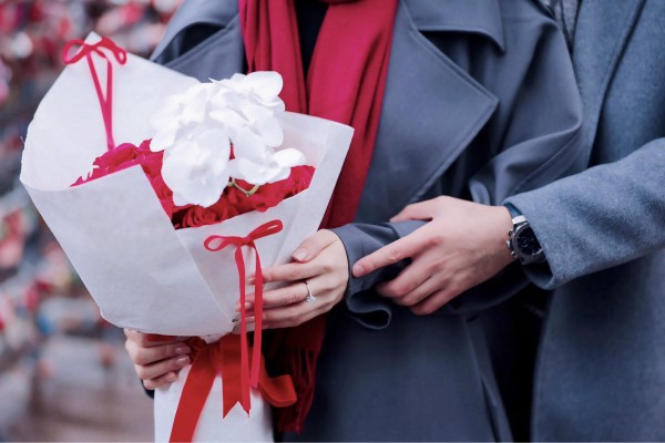 Tiền vệ Đức Huy cầu hôn nữ MC xinh đẹp của VTV: ‘Chốt đơn’