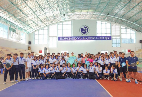 Xem giải sinh viên, Diễn viên Huy Khánh bồi hồi nhớ thời 