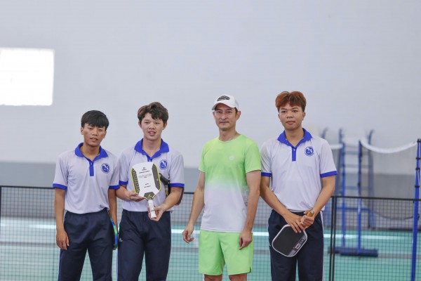 Xem giải sinh viên, Diễn viên Huy Khánh bồi hồi nhớ thời 