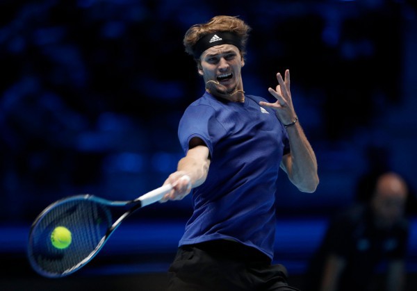 Đánh bại Zverev, ĐKVĐ Medvedev sớm giành vé vào bán kết ATP Finals