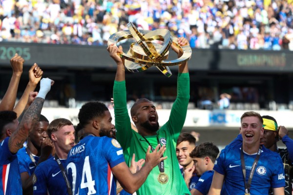”Độc lạ” Club World Cup: Tổng thống Trump giữ cúp xịn, đội vô địch Chelsea chỉ nhận bản sao ”Độc lạ” Club World Cup: Tổng thống Trump giữ cúp xịn, đội vô địch Chelsea chỉ nhận bản sao