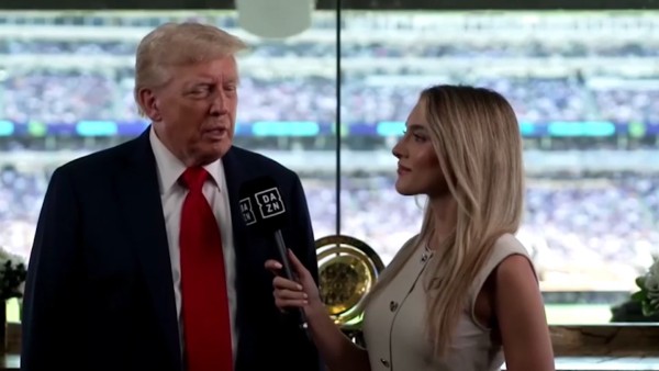 ”Độc lạ” Club World Cup: Tổng thống Trump giữ cúp xịn, đội vô địch Chelsea chỉ nhận bản sao ”Độc lạ” Club World Cup: Tổng thống Trump giữ cúp xịn, đội vô địch Chelsea chỉ nhận bản sao