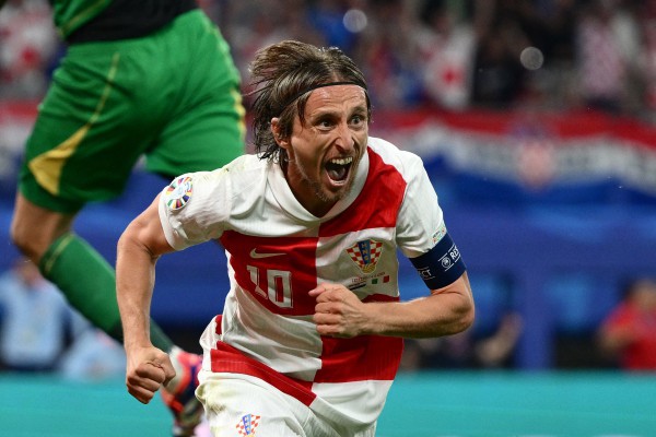 Cơ hội đi tiếp của Croatia rất mong manh, chờ phép màu cho Luka Modric!