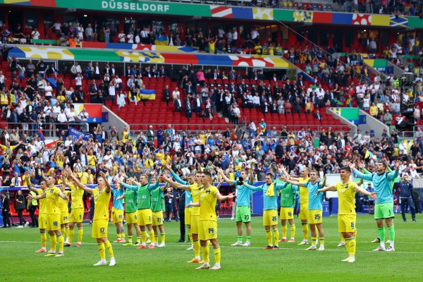 Thắng đội Slovakia, cầu thủ Ukraine khóc nức nở, không còn ‘mời’ HLV ra ngoài để họp riêng