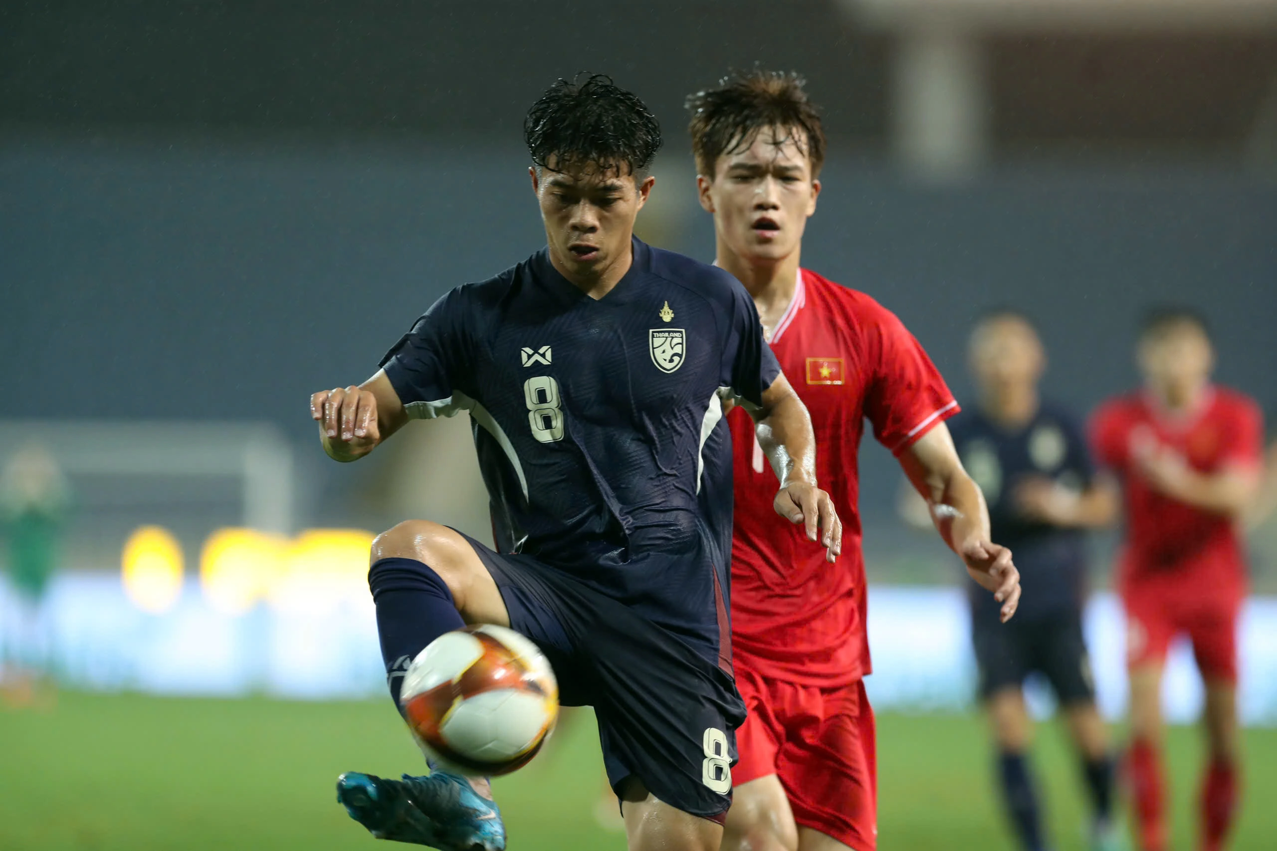 AFF Cup: HLV Thái Lan rất sốc khi bị Singapore dẫn đến 2-0, nhưng ơn trời…