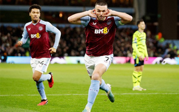 Arsenal thua tối thiểu trước Aston Villa