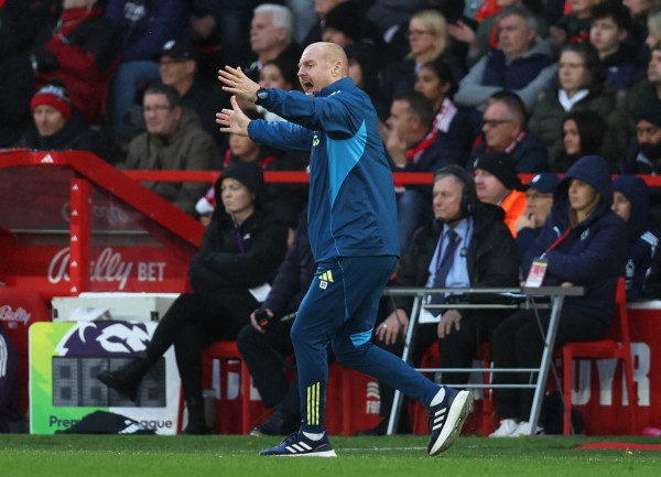 Dẫn trước nhờ trọng tài sai lầm, M.U vẫn hòa thót tim: HLV Amorim ‘hiện nguyên hình’?