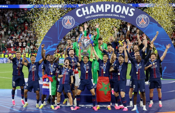 HLV Arteta nổi giận lôi đình ‘Arsenal thua đau do trọng tài’, HLV Enrique ngưỡng mộ đối thủ nhưng quả quyết…