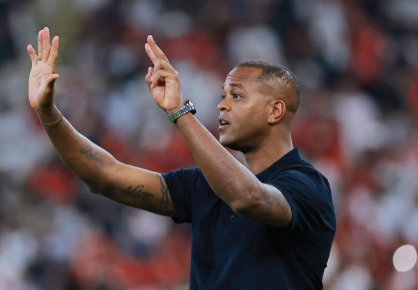 HLV Kluivert thất vọng ê chề vì Indonesia thua đau, bất ngờ đưa trọng tài lên tận mây xanh