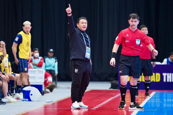 HLV Thái Lan xin lỗi, lý giải thất bại trước Iraq: Bất ngờ nhắc đến đội tuyển Việt Nam