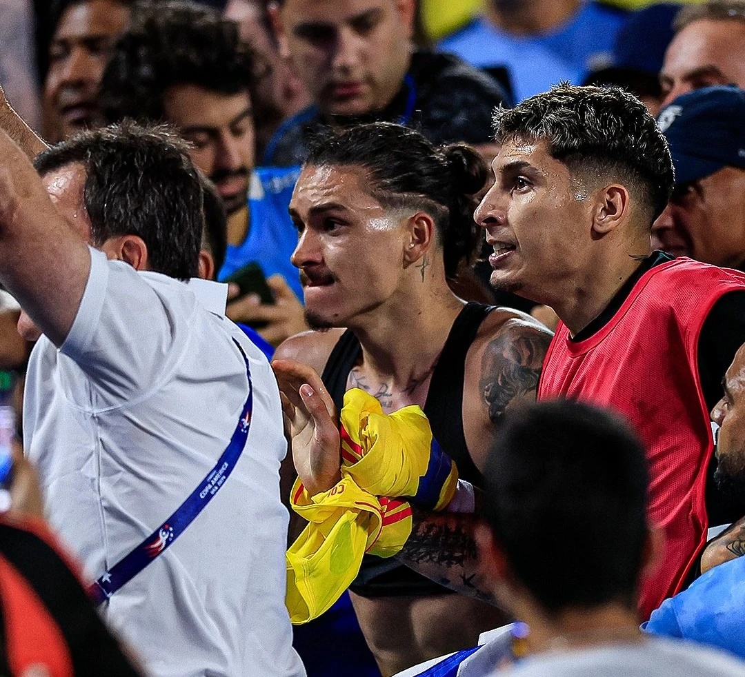 Hỗn loạn nghiêm trọng sau trận bán kết Copa America, Darwin Nunez và CĐV Colombia ẩu đả