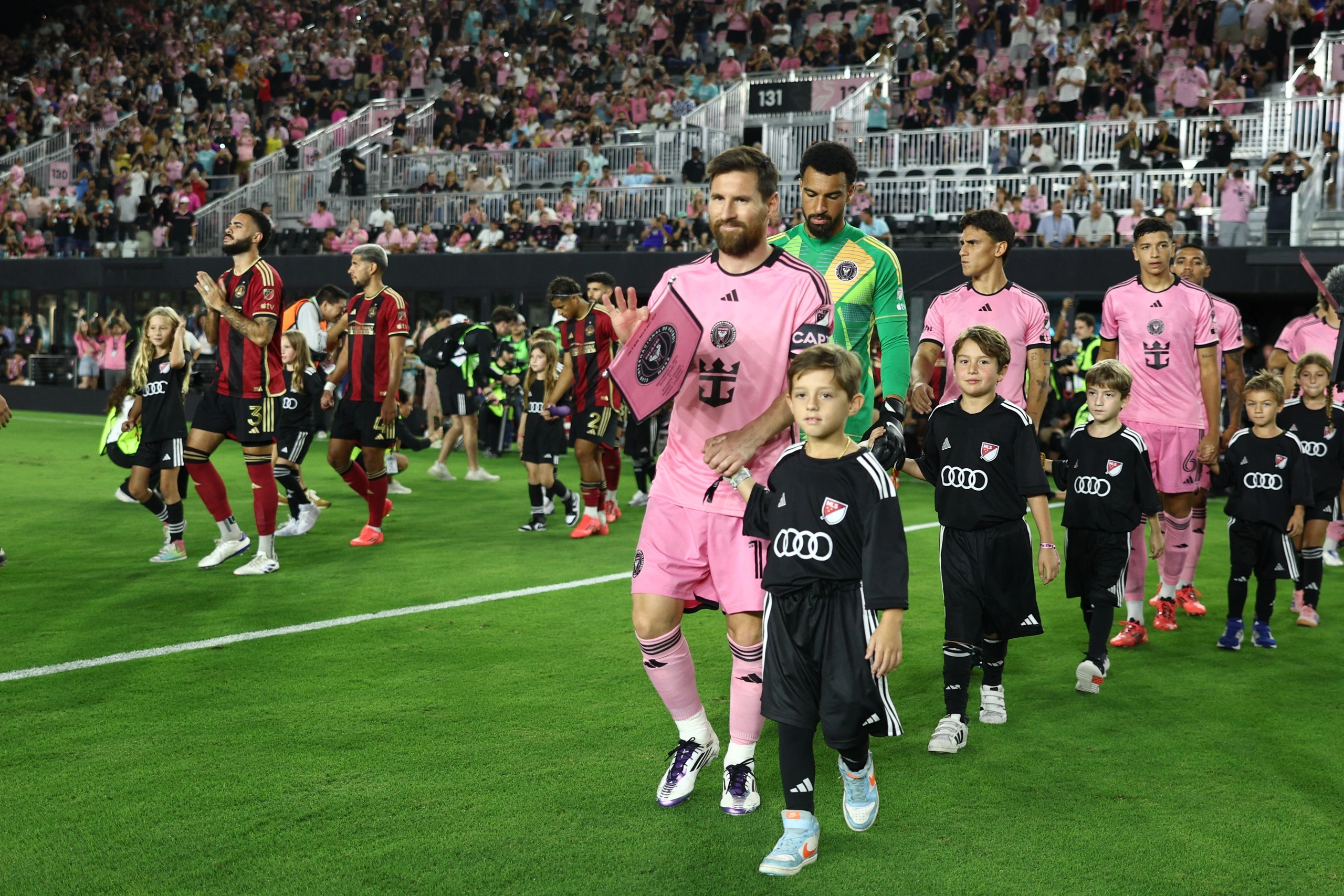 Inter Miami ký một loạt bản hợp đồng mới, Messi đang thương thảo Inter Miami ký một loạt bản hợp đồng mới, Messi đang thương thảo