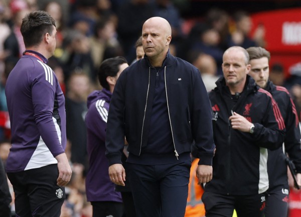 Liverpool gây sốc nặng, bất ngờ sa thải HLV Arne Slot: Ứng viên thay thế là ai?