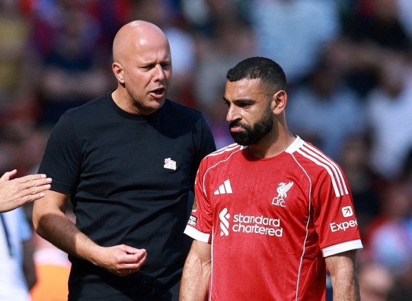 Liverpool gây sốc nặng, bất ngờ sa thải HLV Arne Slot: Ứng viên thay thế là ai?