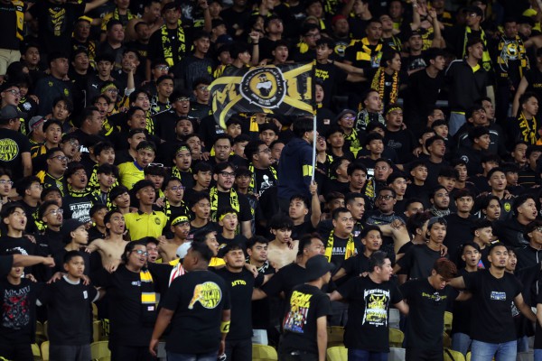 Luật sư FAM thuê bị công kích, huyền thoại Malaysia mong CĐV ngừng thức trắng đêm chờ FIFA