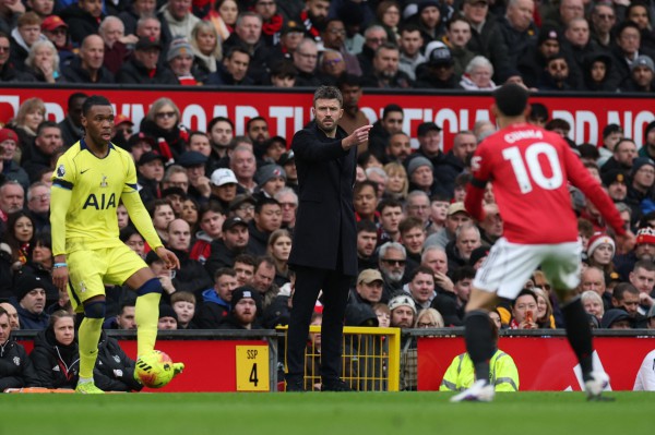M.U lại thăng hoa, đánh bại Tottenham: HLV Michael Carrick khiến ông Thomas Frank 