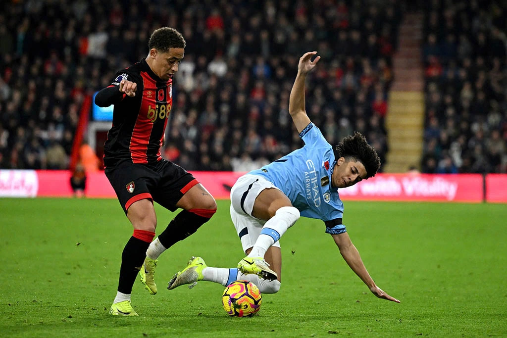 Manchester City thua toàn diện