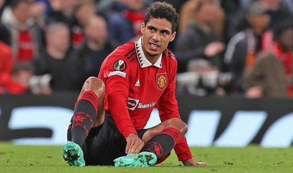 Manchester United không gia hạn hợp đồng với Raphael Varane