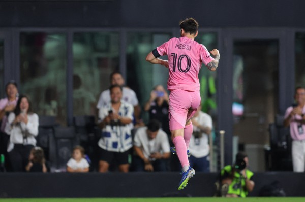 Messi lập cú đúp ngoạn mục ở Mỹ, mừng như bắt được của là… đội tuyển Argentina Messi lập cú đúp ngoạn mục ở Mỹ, mừng như bắt được của là… đội tuyển Argentina