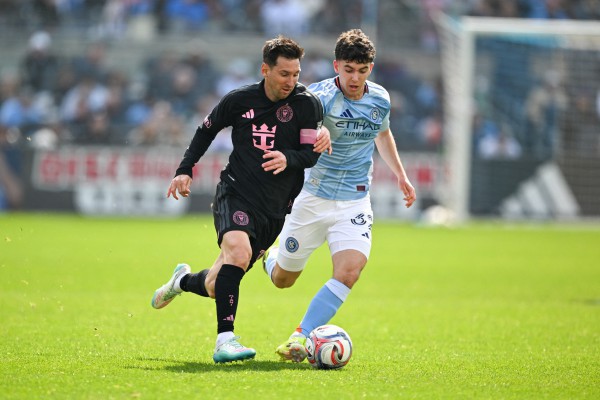 Messi phá kỷ lục của Pele, vượt mốc 900 bàn giúp Inter Miami tìm lại chiến thắng