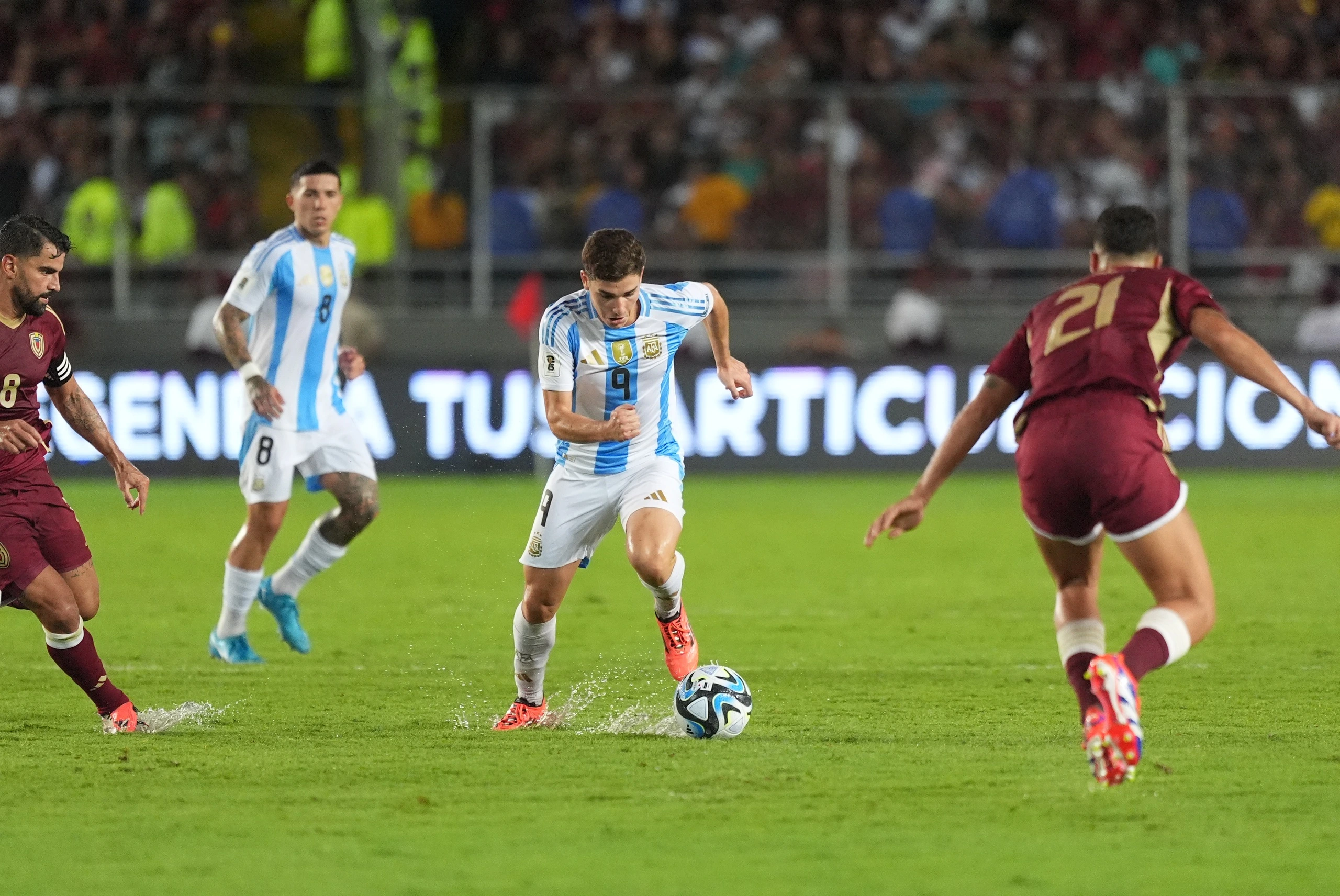 Messi trở lại đội tuyển Argentina: Cảm xúc sau trận hòa Venezuela