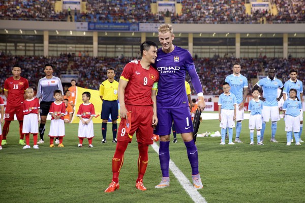 Nóng: Việt Nam miễn thị thực cho cầu thủ tốp 100 thế giới, ngôi sao nào từng ghé qua?