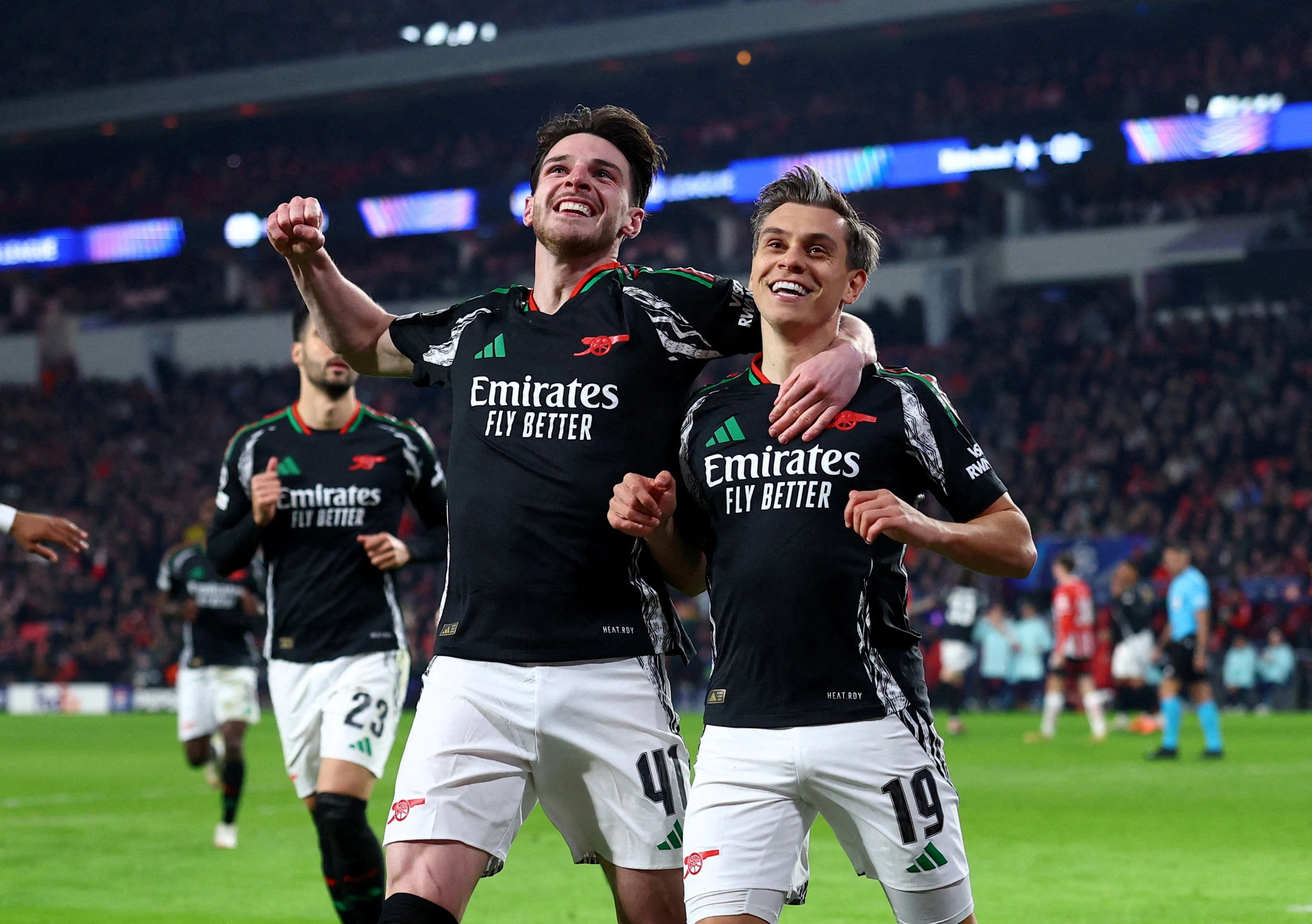 Real Madrid khẳng định đẳng cấp nhà vua Champions League, Arsenal thắng ‘7 sao’ Real Madrid khẳng định đẳng cấp nhà vua Champions League, Arsenal thắng ‘7 sao’