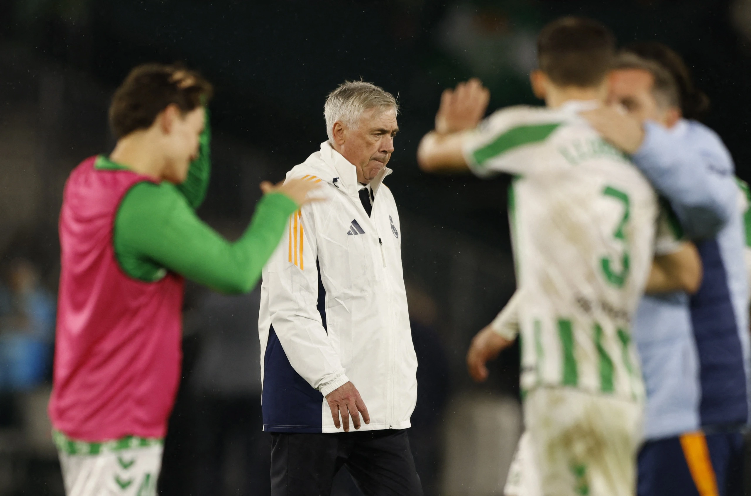 Real Madrid nhận cú sốc khiến HLV Ancelotti phải cảnh báo, Man City vượt khó Cúp FA Real Madrid nhận cú sốc khiến HLV Ancelotti phải cảnh báo, Man City vượt khó Cúp FA