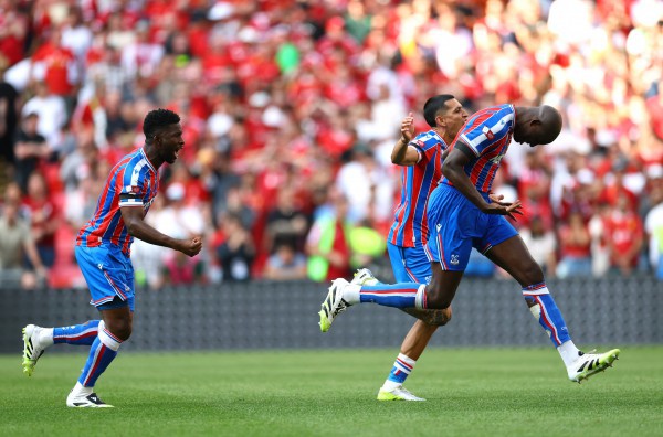 Salah sút hỏng 11 m, Liverpool mất chức vô địch Siêu cúp Anh vào tay Crystal Palace