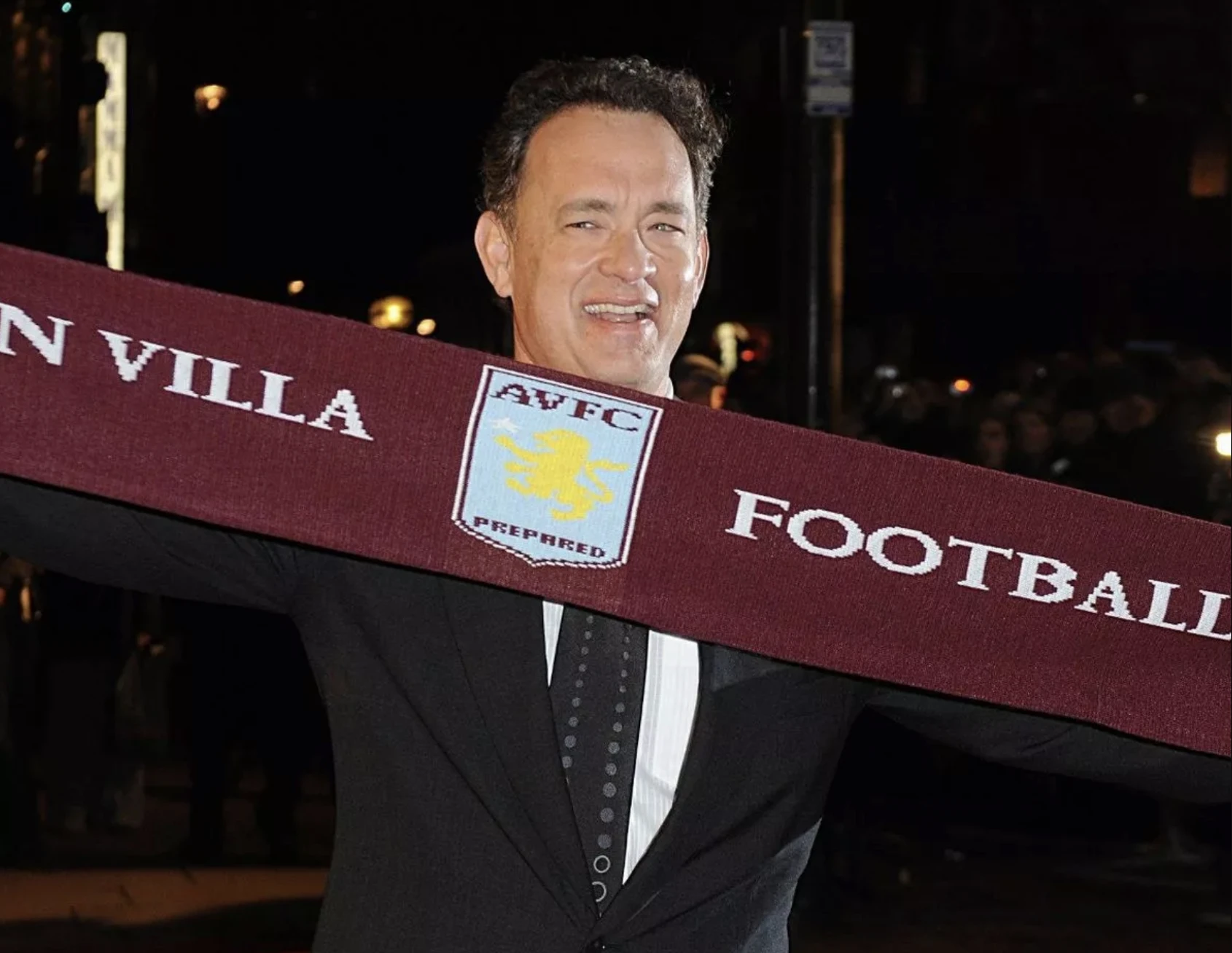 Trở lại Champions League sau 42 năm, Aston Villa nhận tình yêu đặc biệt từ Tom Hanks