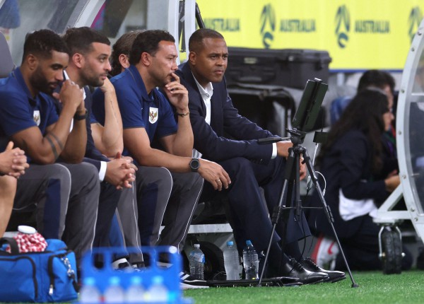 Trợ lý thân tín HLV Kluivert sắp chia tay Indonesia, bỏ mục tiêu World Cup 2026 Trợ lý thân tín HLV Kluivert sắp chia tay Indonesia, bỏ mục tiêu World Cup 2026