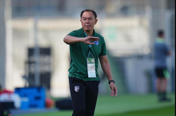 Truyền thông Thái Lan chê cầu thủ U.23 quá non nớt nên thua ngược Úc, HLV Thawatchai lo sớm bị loại