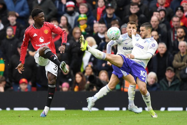 VAR gây tranh cãi, M.U đánh bại Aston Villa trận 