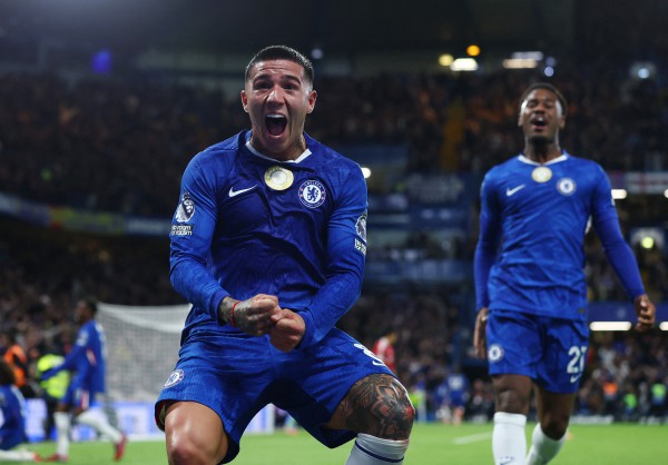 Van Dijk hóa ‘chú hề’, Liverpool thua đau Chelsea phút 90+5 và mất luôn ngôi đầu