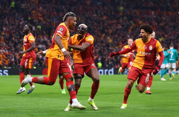 Vòng 16 đội Champions League: Liverpool và Tottenham thua 