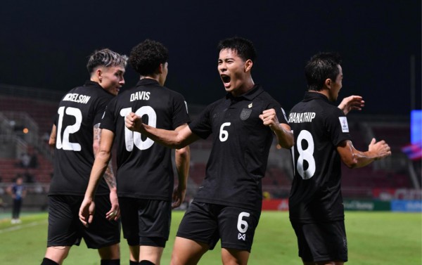 Đội tuyển Thái Lan thắng nhọc Singapore nhờ 