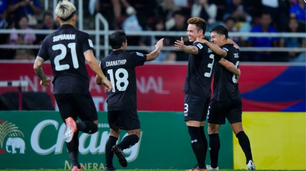 Đội tuyển Thái Lan thắng nhọc Singapore nhờ 
