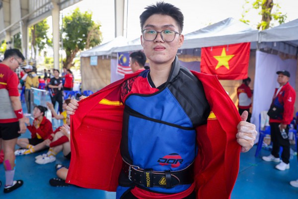 Bác sĩ làm VĐV kéo co tại SEA Games 33 và câu chuyện đầy thú vị